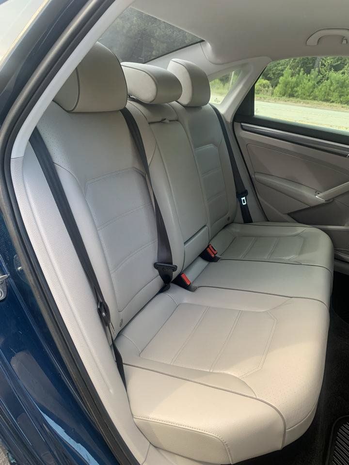 Used 2018 Volkswagen Passat 2.0T R-Line FWD image 10