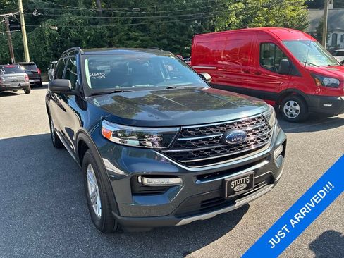 Used 2022 Ford Explorer XLT w/ Equipment Group 202A AWD/4WD image 2