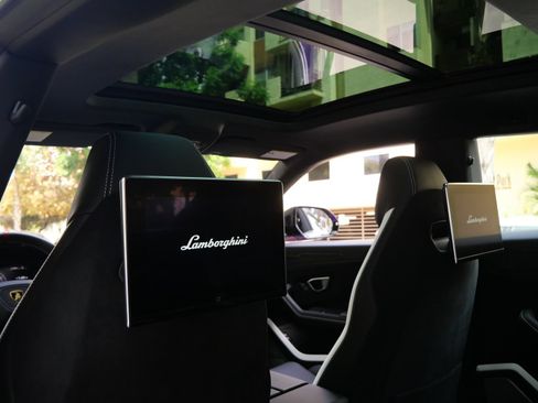 Used 2024 Lamborghini Urus Performante AWD/4WD image 34