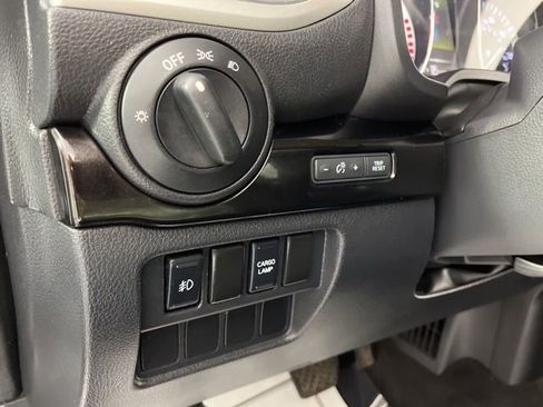 Used 2017 Nissan Titan SV image 30