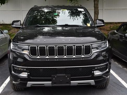 Used 2023 Jeep Wagoneer L Series II AWD/4WD image 3