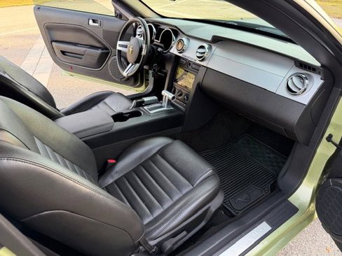 Used 2006 Ford Mustang GT Premium image 20