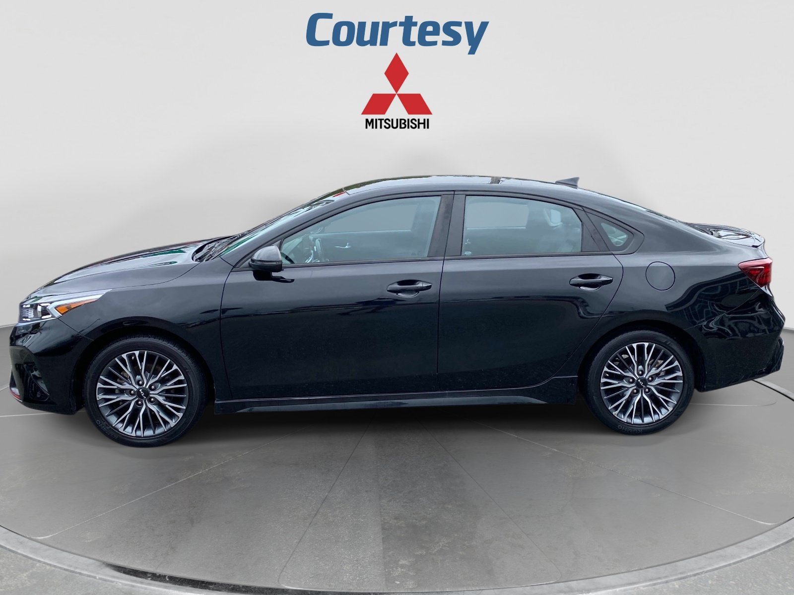 Used 2023 Kia Forte GT-Line FWD image 2