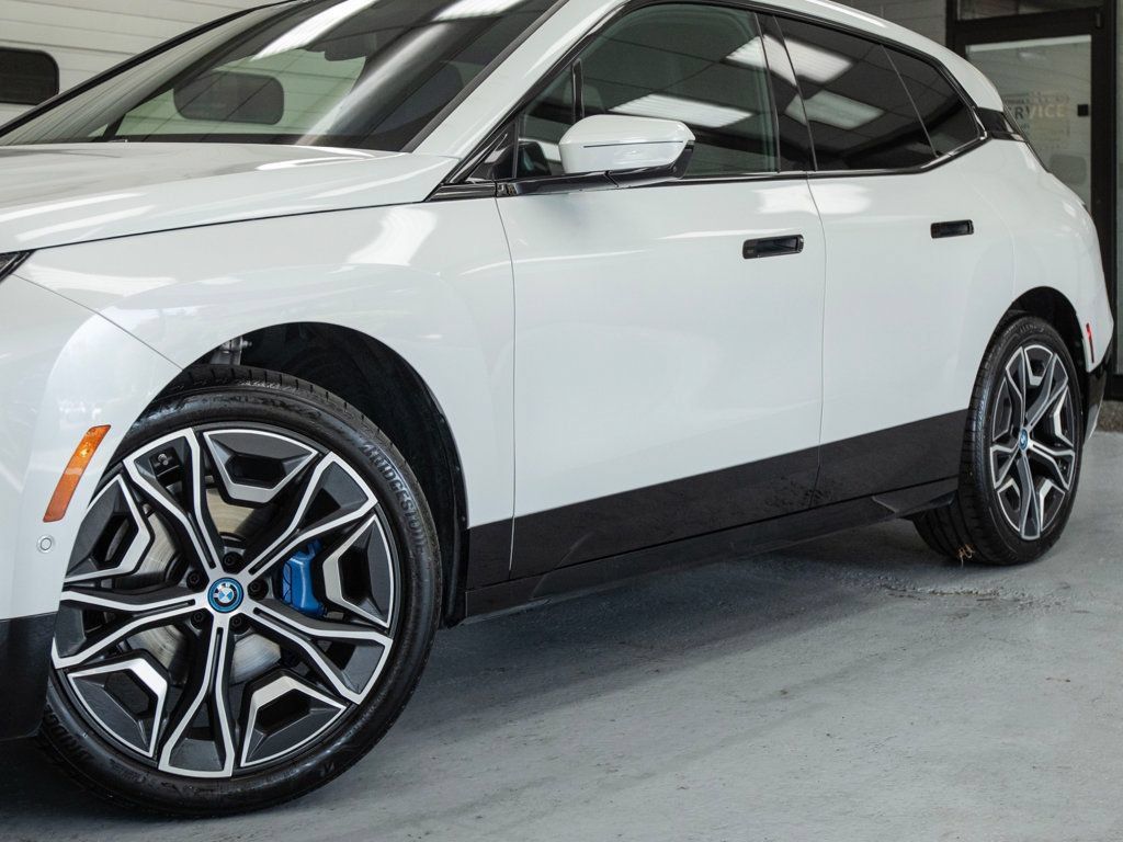 Used 2025 BMW iX xDrive50 AWD/4WD image 10