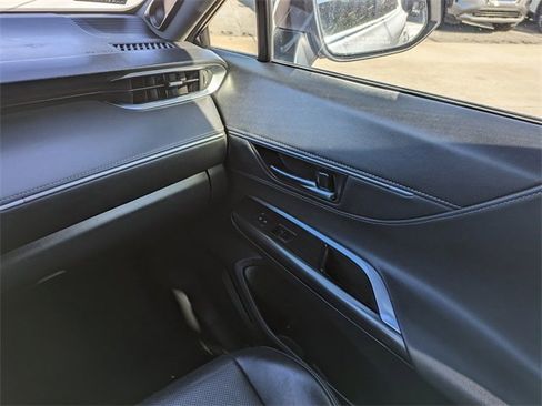 Used 2021 Toyota Venza Limited image 18