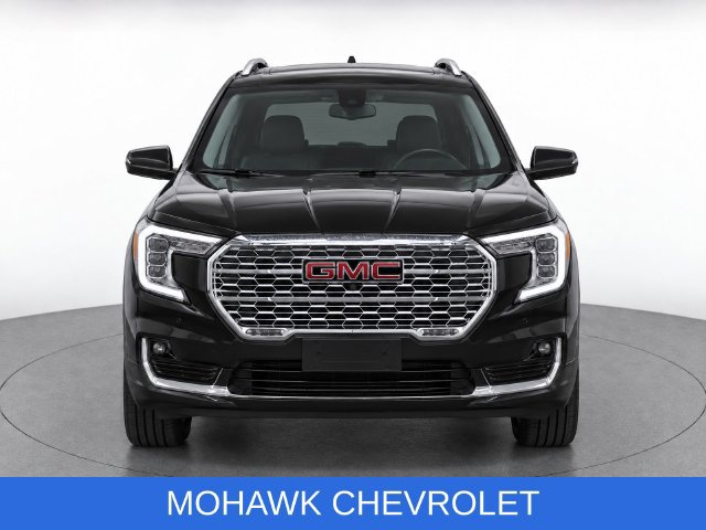 Used 2022 GMC Terrain Denali w/ Denali Premium Package AWD/4WD image 5