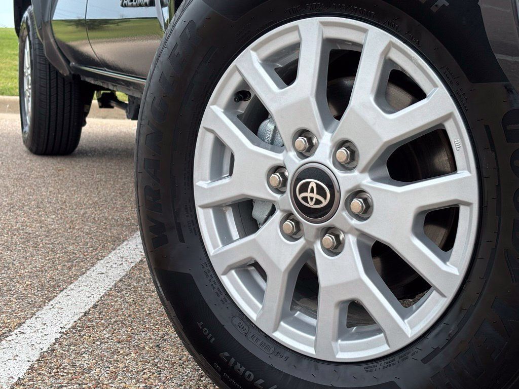 Used 2026 Toyota Tacoma SR5 AWD/4WD image 28