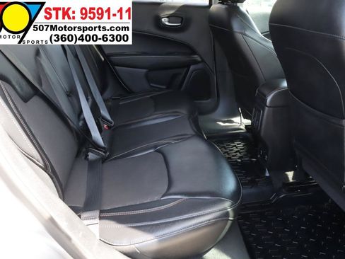 Used 2018 Jeep Compass Latitude w/ Popular Equipment Group AWD/4WD image 17