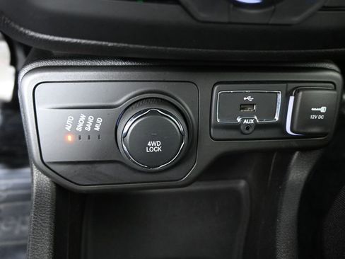 Used 2018 Jeep Renegade Latitude w/ Cold Weather Group image 30