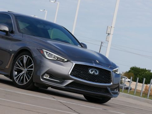 Used 2017 INFINITI Q60 3.0t w/ Premium Plus Package 3.0T RWD image 34