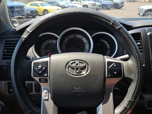 Used 2014 Toyota Tacoma PreRunner w/ Convenience Package RWD image 17