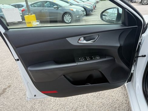 Used 2021 Kia Forte LXS image 10