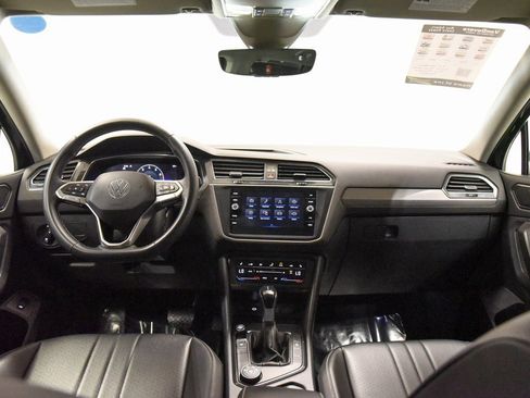 Used 2022 Volkswagen Tiguan SE image 28