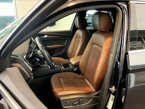 Used 2020 Audi Q5 Premium w/ Convenience Package image 8