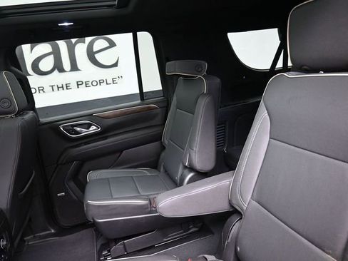 Used 2024 Chevrolet Suburban Premier w/ Premium Package 2 AWD/4WD image 25