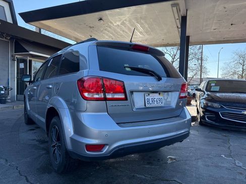 Used 2019 Dodge Journey SE image 8