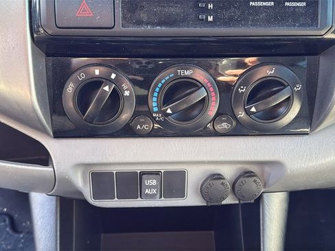 Used 2014 Toyota Tacoma PreRunner w/ SR5 Package image 9