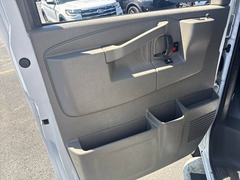 Used 2025 Chevrolet Express 2500 w/ Driver Convenience Package RWD image 27