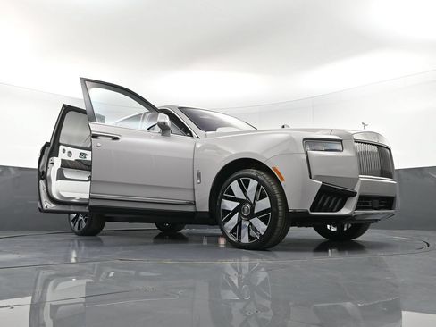 New 2026 Rolls-Royce Cullinan AWD/4WD image 42