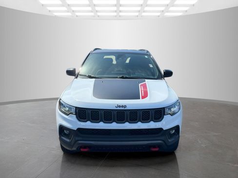 Used 2024 Jeep Compass Trailhawk AWD/4WD image 2