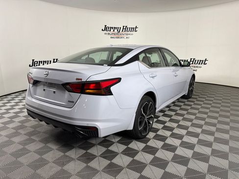 Used 2025 Nissan Altima 2.5 SR image 8