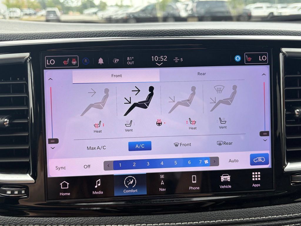 Used 2024 Chrysler Pacifica Limited FWD image 35