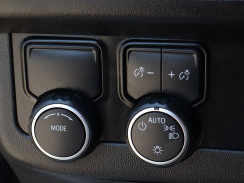 Used 2021 Chevrolet Suburban LT RWD image 25