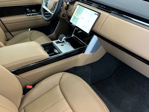 New 2026 Land Rover Range Rover SE image 27