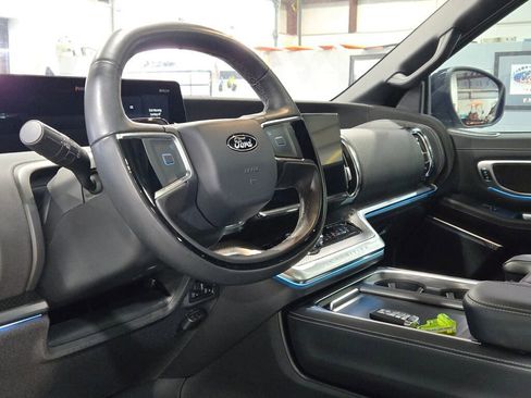 Used 2025 Ford Expedition Platinum w/ Stealth Performance Package image 31