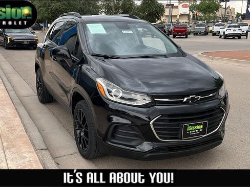 Used 2022 Chevrolet Trax LT w/ Midnight Edition AWD/4WD image 1