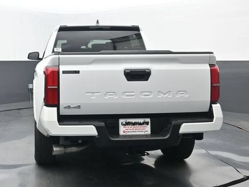 Used 2025 Toyota Tacoma SR5 AWD/4WD image 17