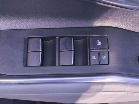 Used 2021 Toyota Highlander Limited image 16