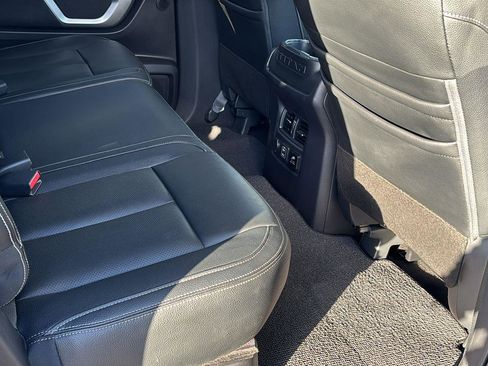 Used 2020 Nissan Titan SL w/ Moonroof Package image 18