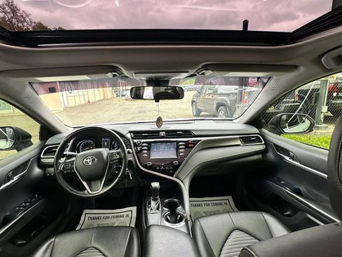 Used 2018 Toyota Camry SE image 14