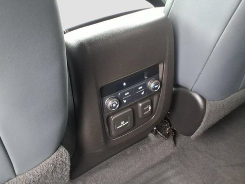 Used 2019 Buick Enclave Premium AWD/4WD image 7