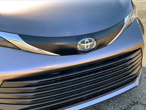 Used 2022 Toyota Sienna LE image 29