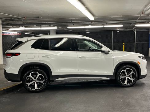 Used 2025 Volkswagen Tiguan SE AWD/4WD image 40