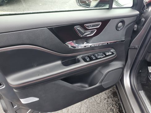 New 2025 Lincoln Corsair Reserve w/ Equipment Group 202A image 8