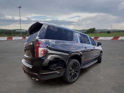 Used 2022 Chevrolet Suburban High Country AWD/4WD image 3