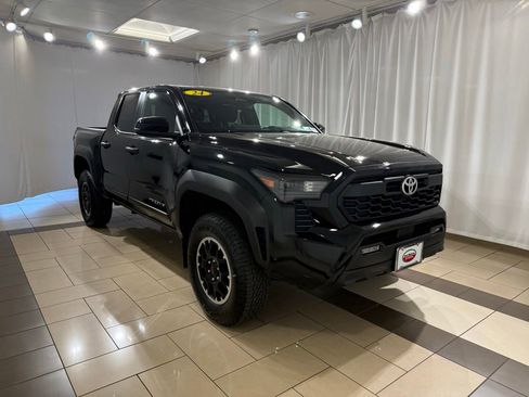 Certified 2024 Toyota Tacoma TRD Off-Road w/ TRD Off Road Upgrade Package AWD/4WD image 7