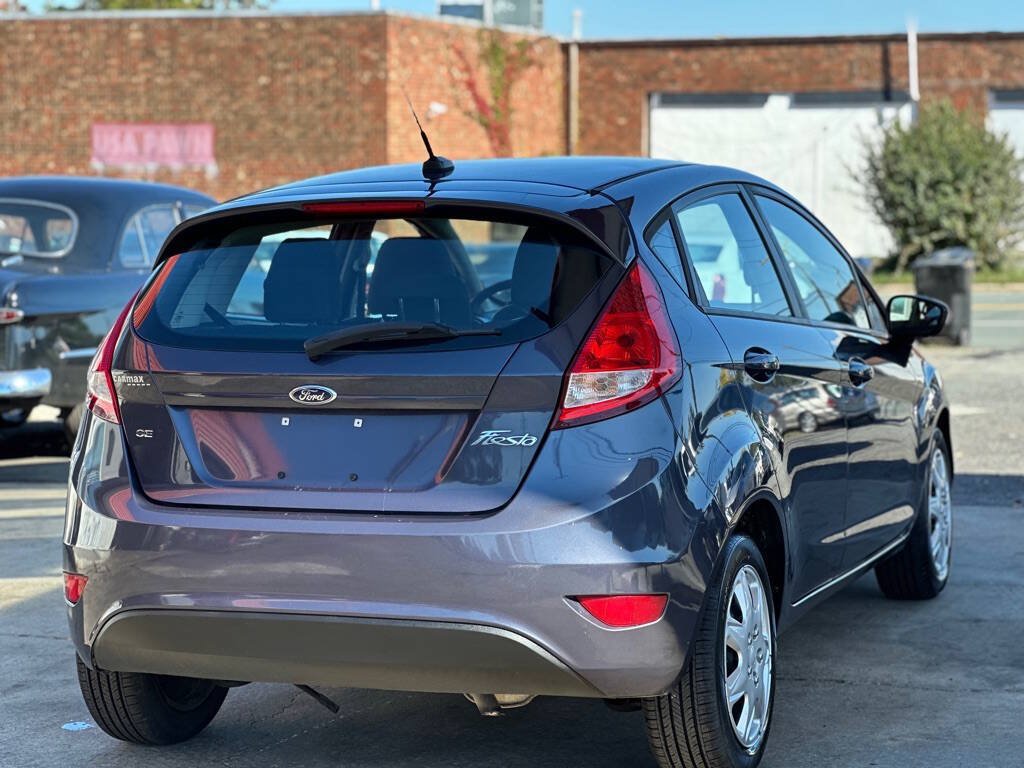 Used 2013 Ford Fiesta SE FWD image 7