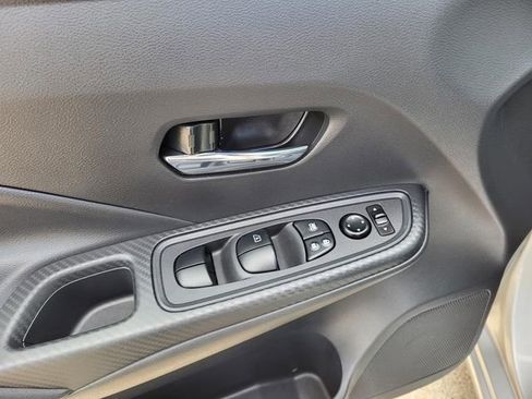 Used 2025 Nissan Versa SV image 5