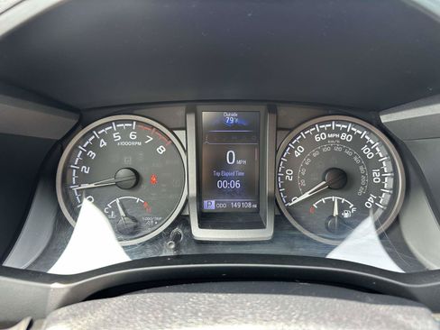 Used 2017 Toyota Tacoma TRD Sport w/ Premium & Technology Package AWD/4WD image 14