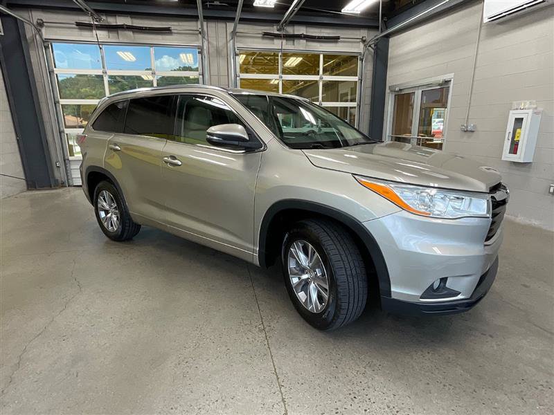 Used 2015 Toyota Highlander XLE FWD image 7