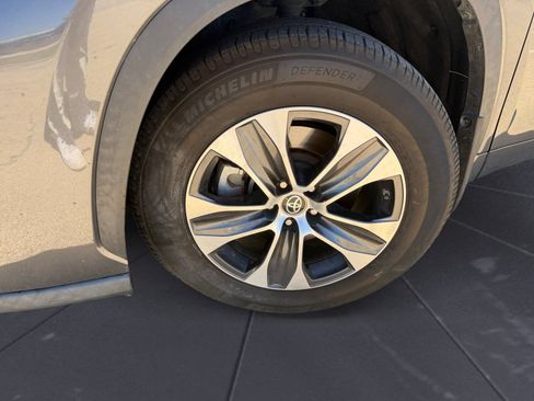 Used 2020 Toyota Highlander XLE AWD/4WD image 14