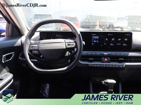 Used 2025 Kia K4 FWD image 18