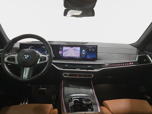 Certified 2024 BMW X7 xDrive40i w/ M Sport Package image 10