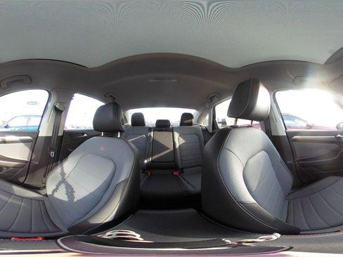 Used 2025 Volkswagen Jetta SE image 42