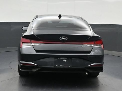 Used 2021 Hyundai Elantra SEL w/ Preferred Accessory Package FWD image 4