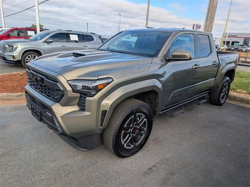 Used 2025 Toyota Tacoma TRD Sport image 4